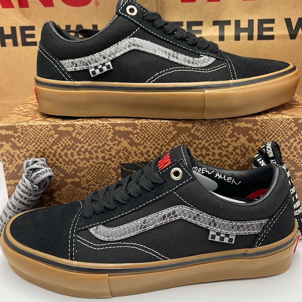 Vans Men’s Skate Old Skool Hockey Skateboards Black/ VN0A5FCB18J
Sneakers - Picture 3 of 16